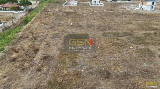 3-ÇANAKKALE BİGA ÇEŞMEALTI MEVKİİNDE DENİZE 500 M. MESAFEDE VİLLA İMARLI ARSA